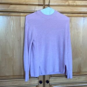 Hi!! I’m selling a lululemon knitted sweater that’s very warm and cozy!!